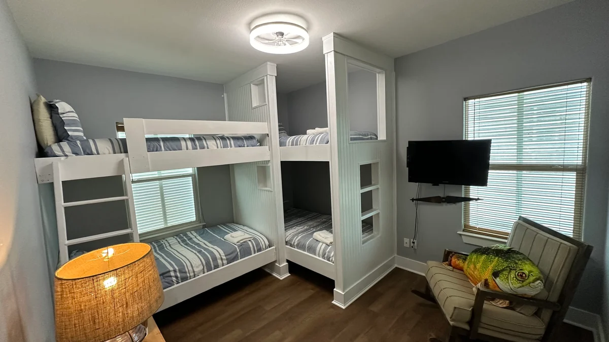 Bedroom 1 image 1
