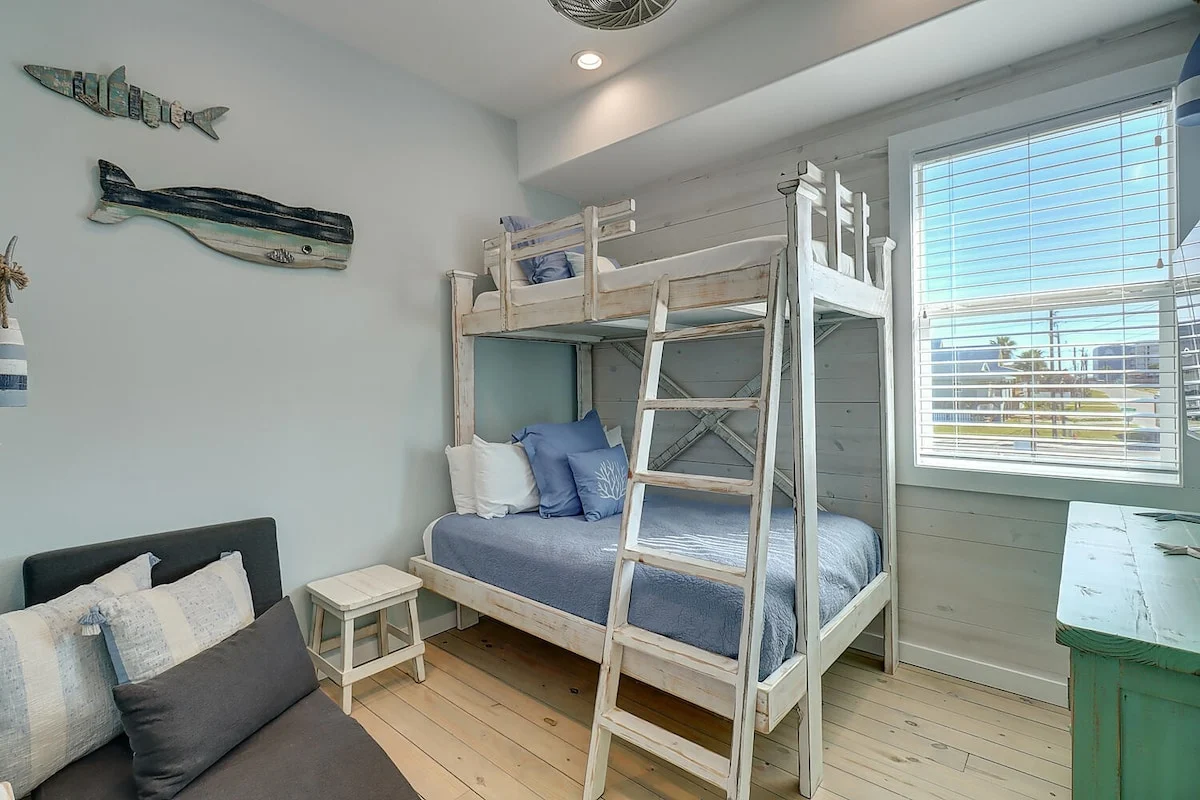 Bedroom 1 image 1
