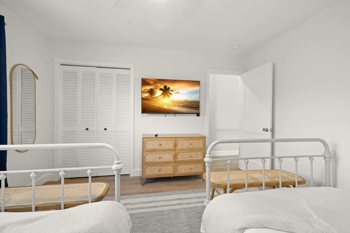 Bedroom 2 image 1