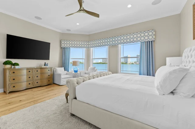 Bedroom 1 image 1