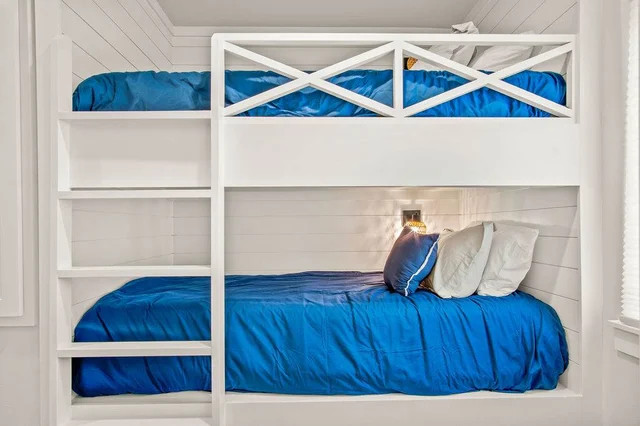 Bedroom 1 image 1