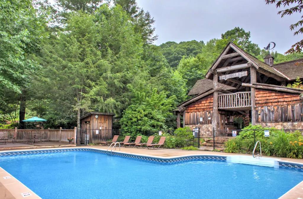Home in Weaverville property photo 3