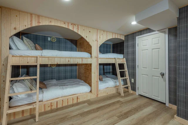 Bedroom 1 image 1