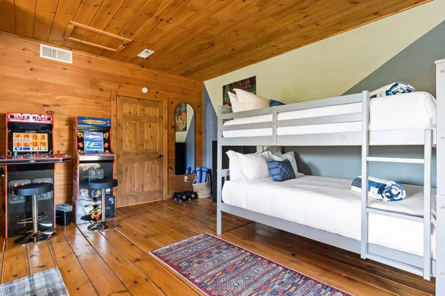 Bedroom 1 image 1