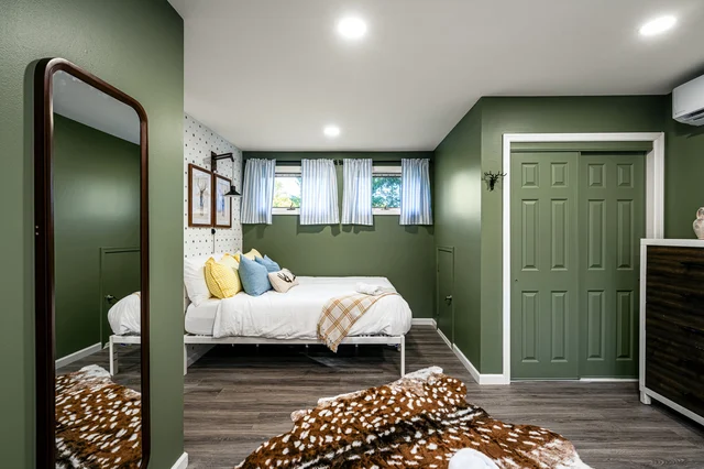 Bedroom 5 image 1