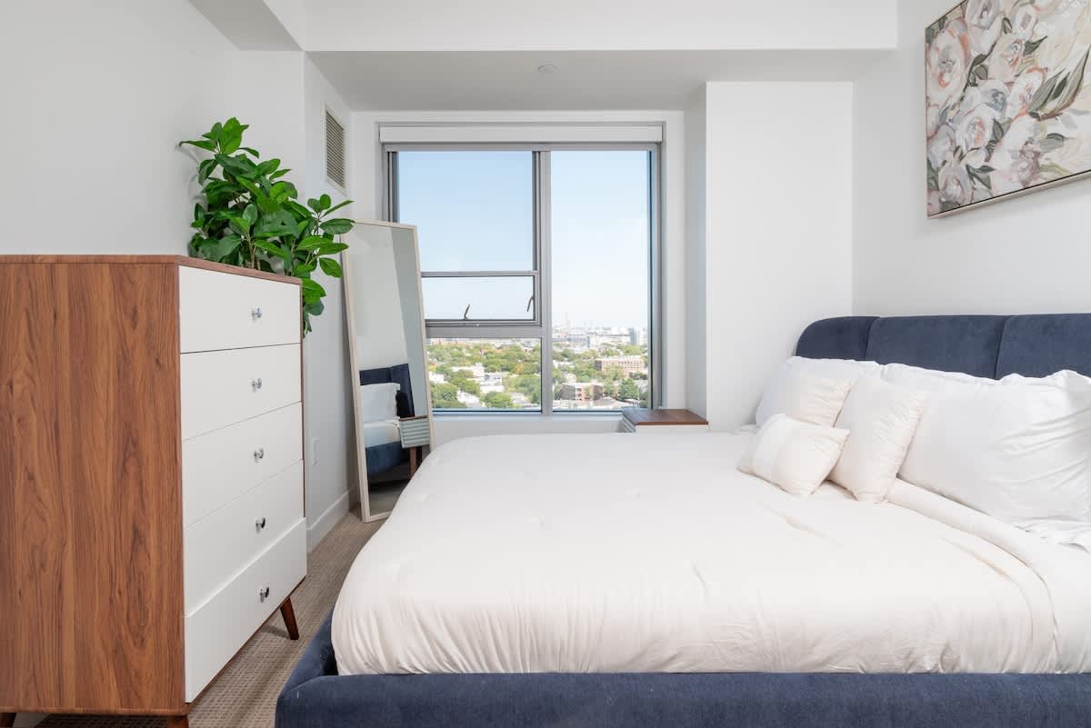Central Penthouse City Skyline Views, Gym sleep 8 property photo 3