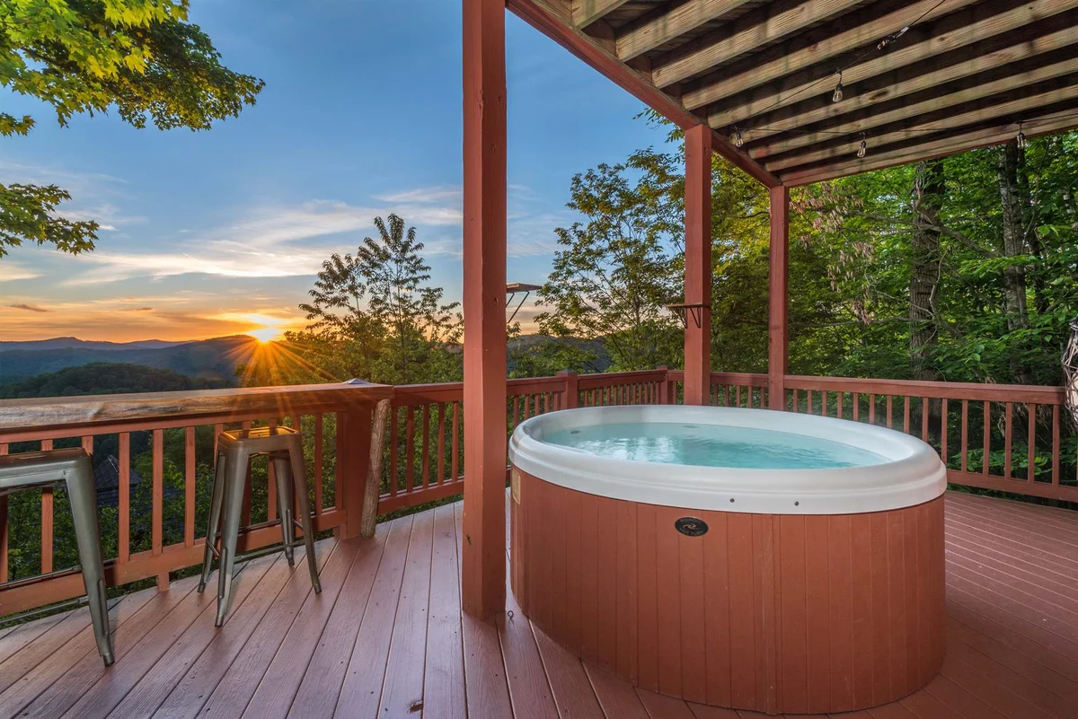 Property in Weaverville property photo 3