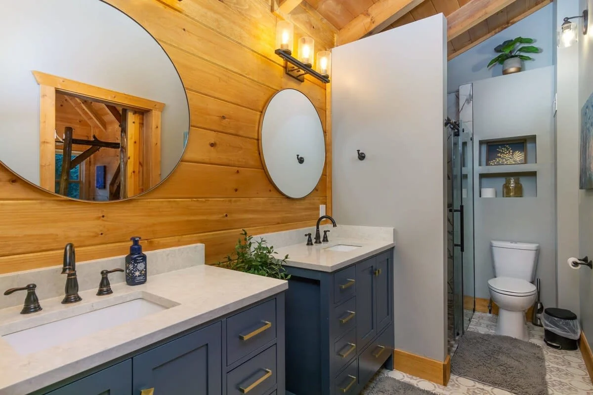 Bathroom image 1