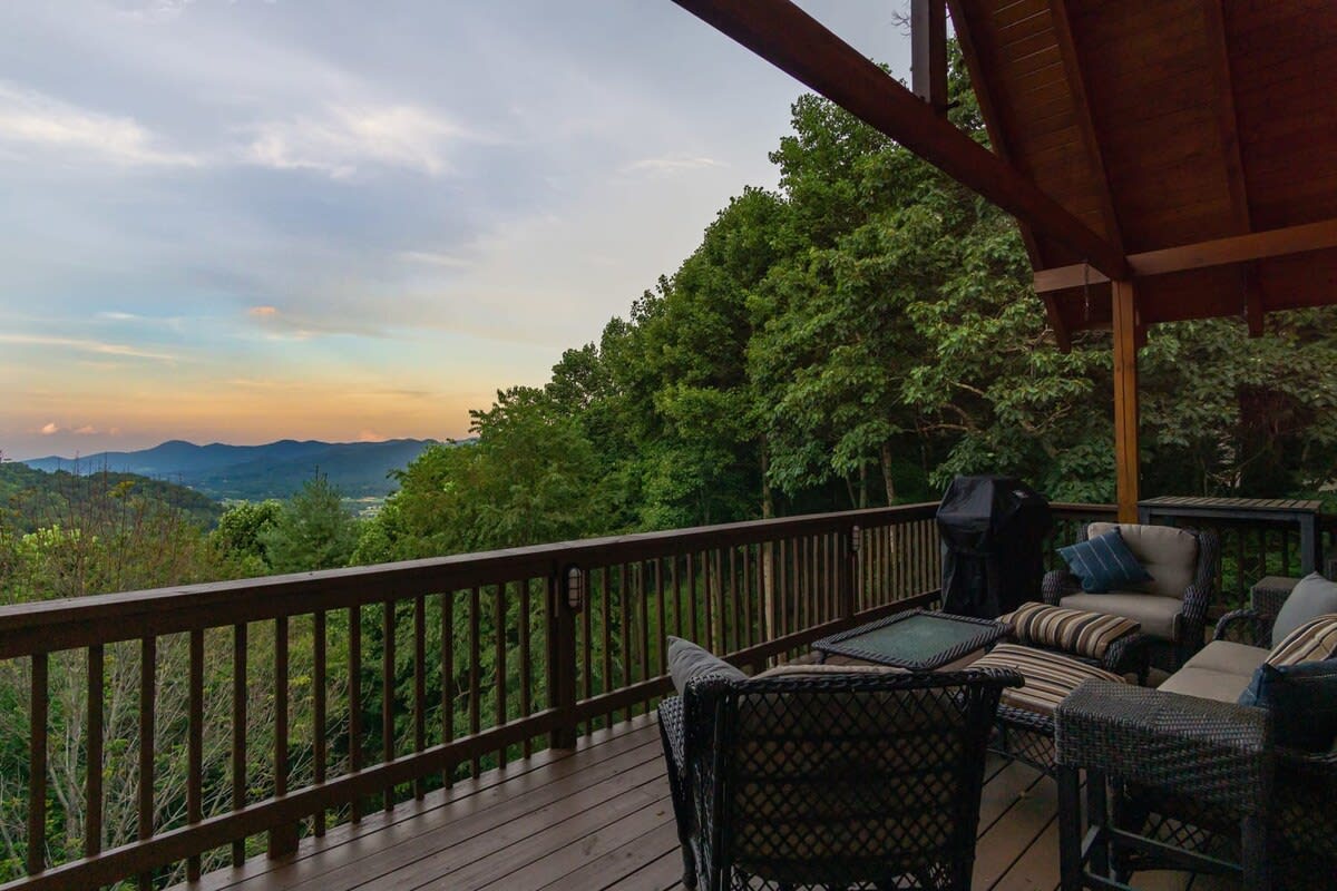 Home in Waynesville property photo 3