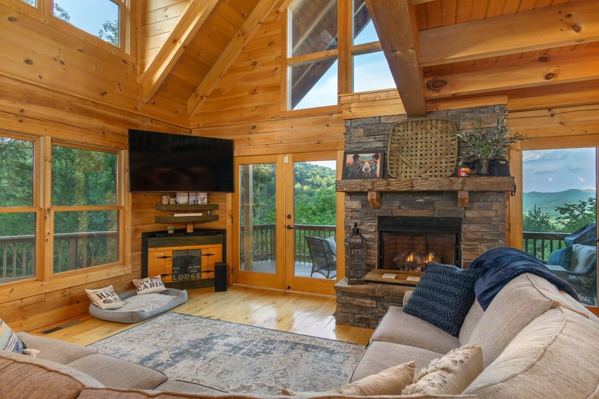 Home in Waynesville property photo 3