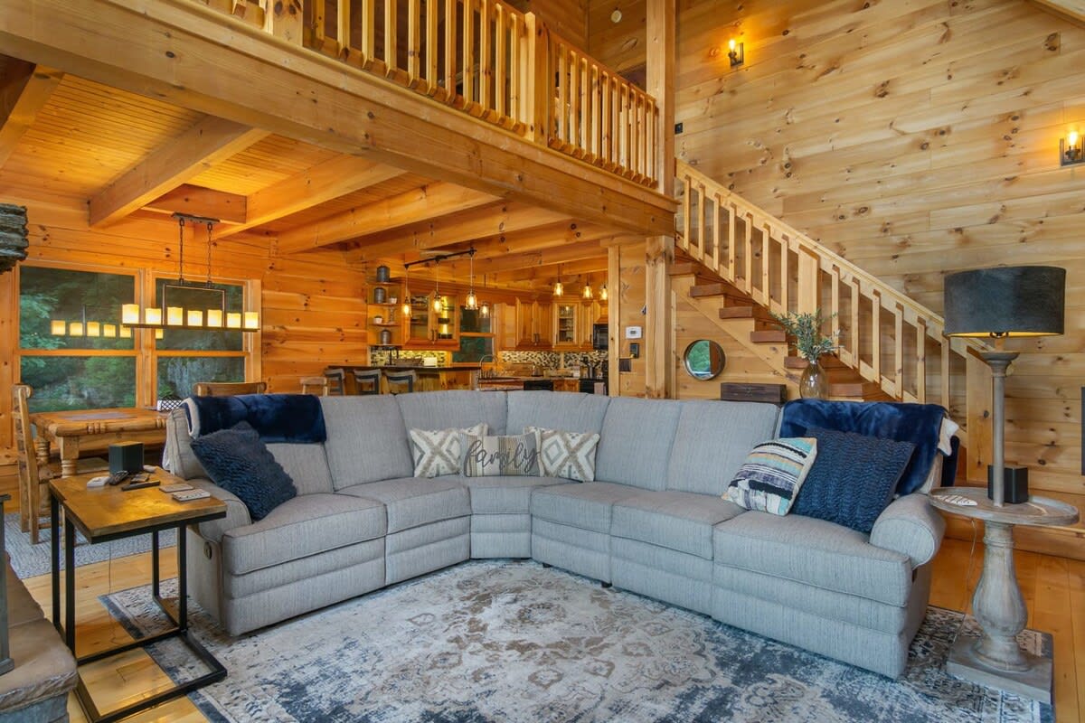 Home in Waynesville property photo 2