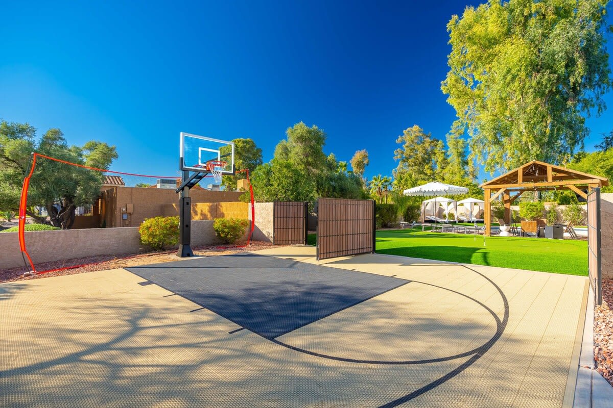Home in Scottsdale property photo 2