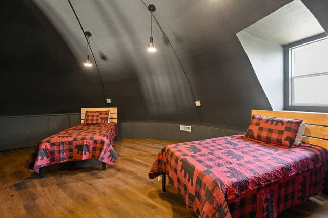 Bedroom image 1