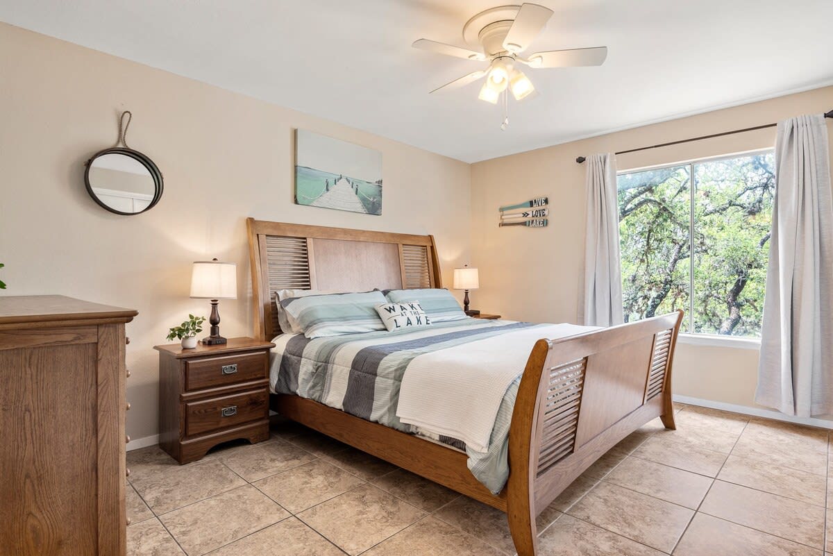 Bedroom image 1