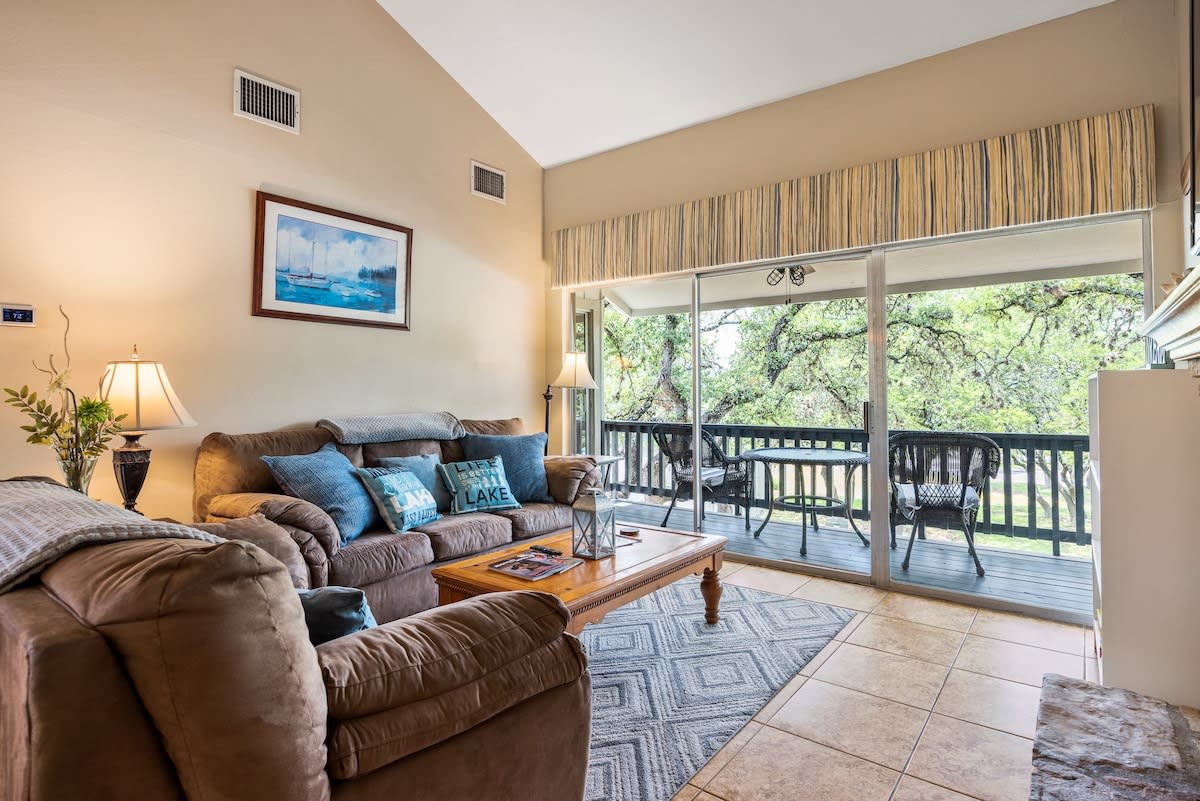 Condo in Canyon Lake property photo 3