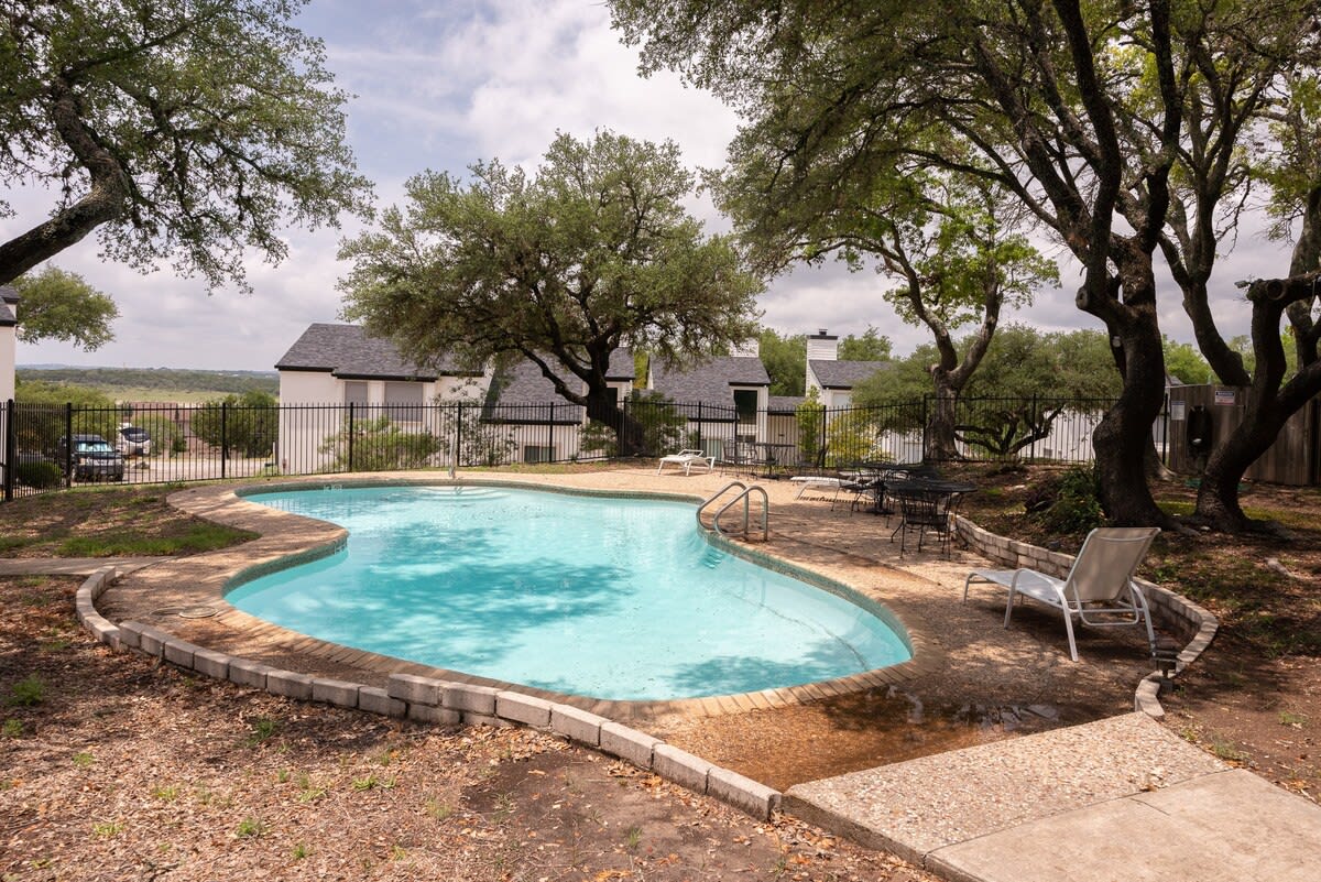 Condo in Canyon Lake property photo 4