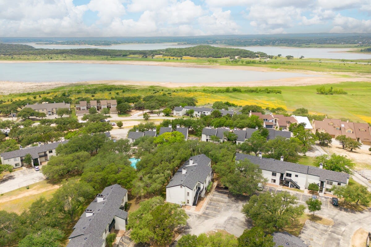 Condo in Canyon Lake property photo 5