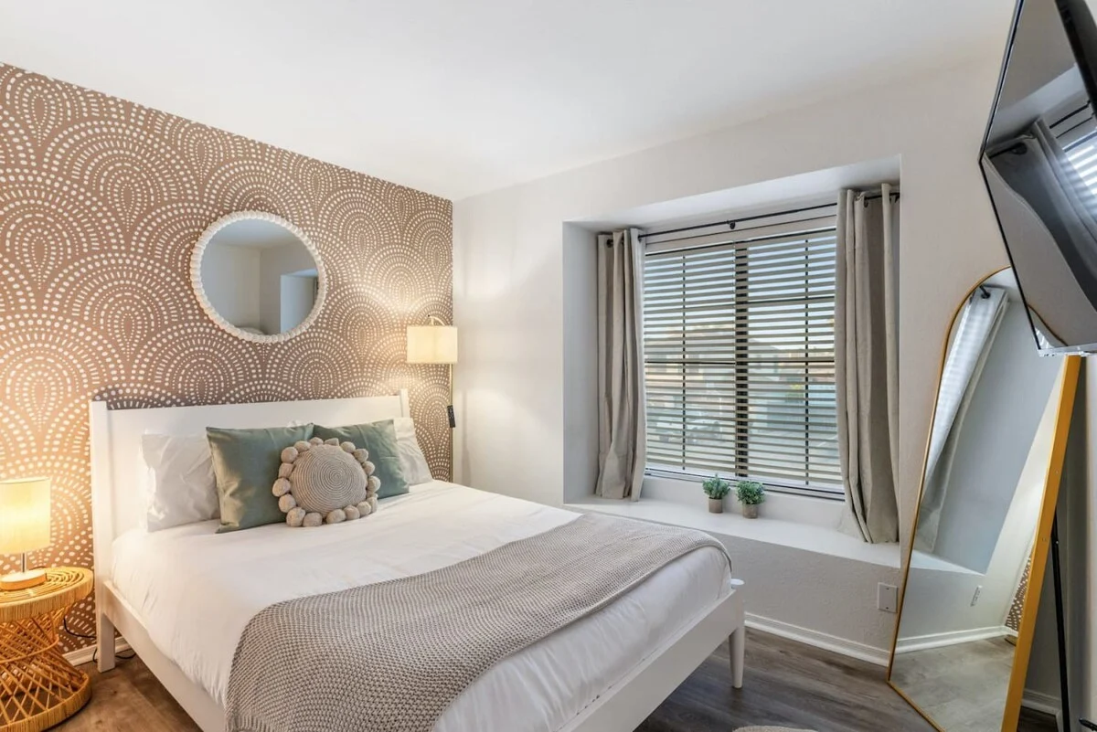 Bedroom image 1