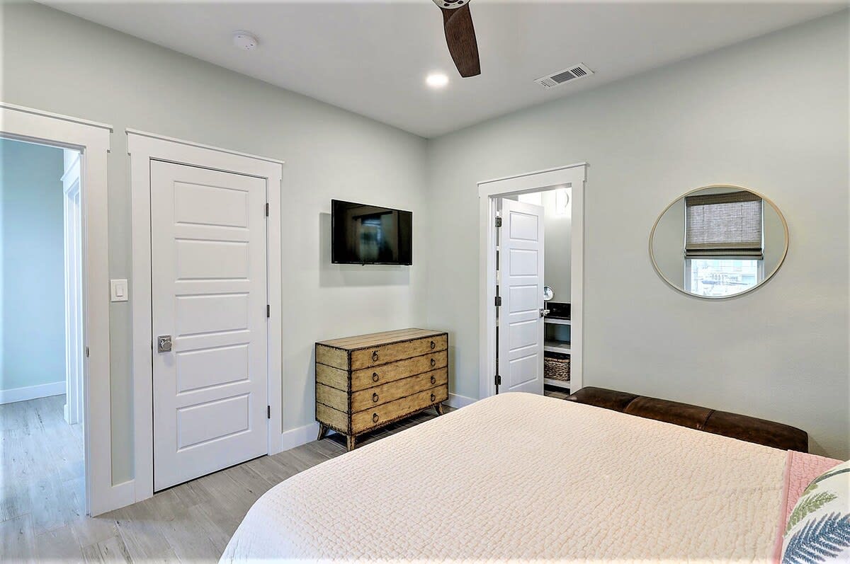 Bedroom image 1