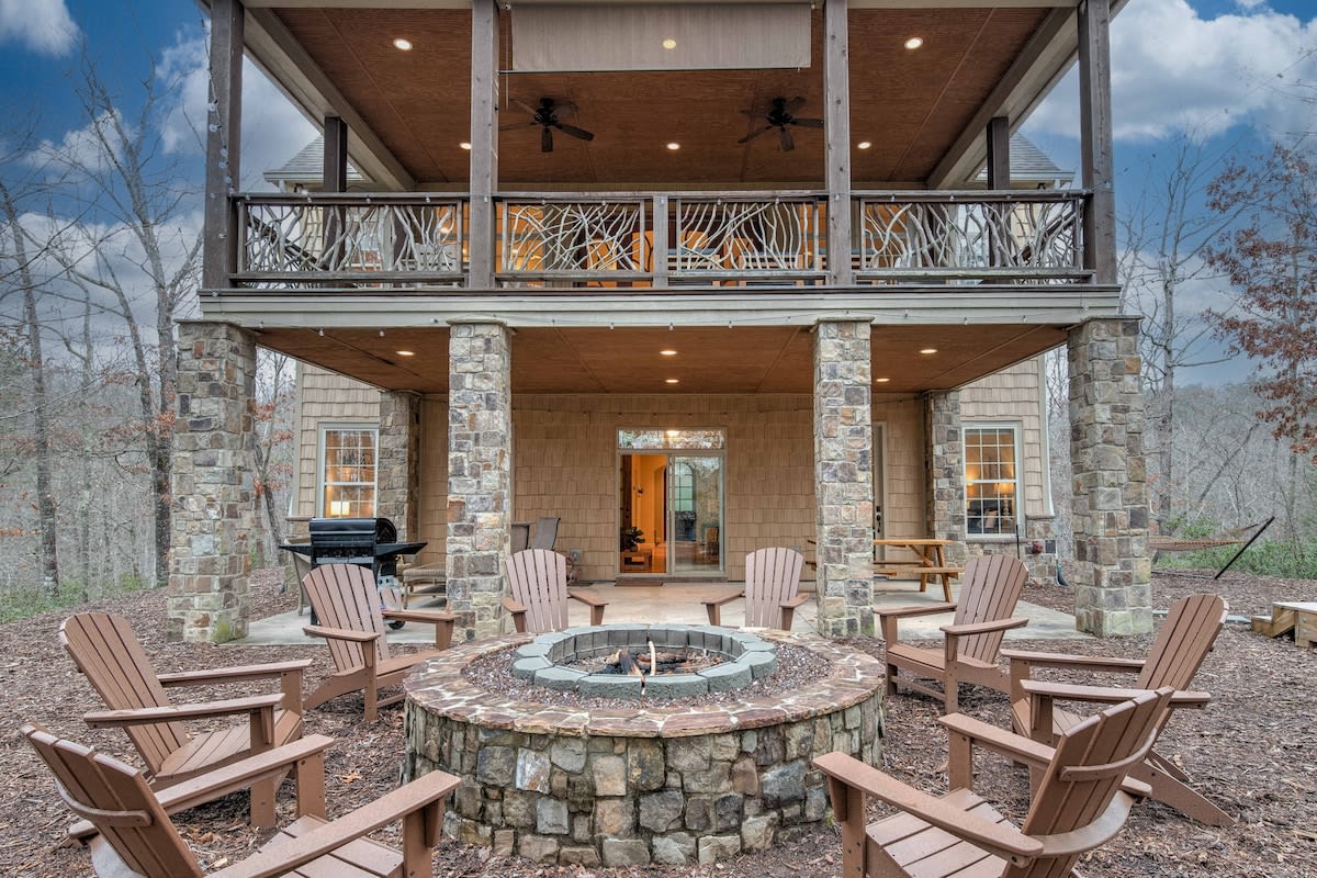 Home in Lake Lure property photo 3