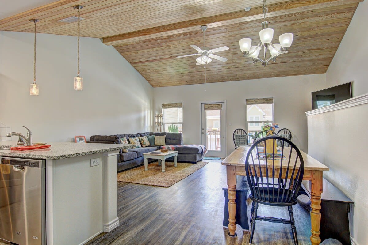 Townhome in Port Aransas property photo 2