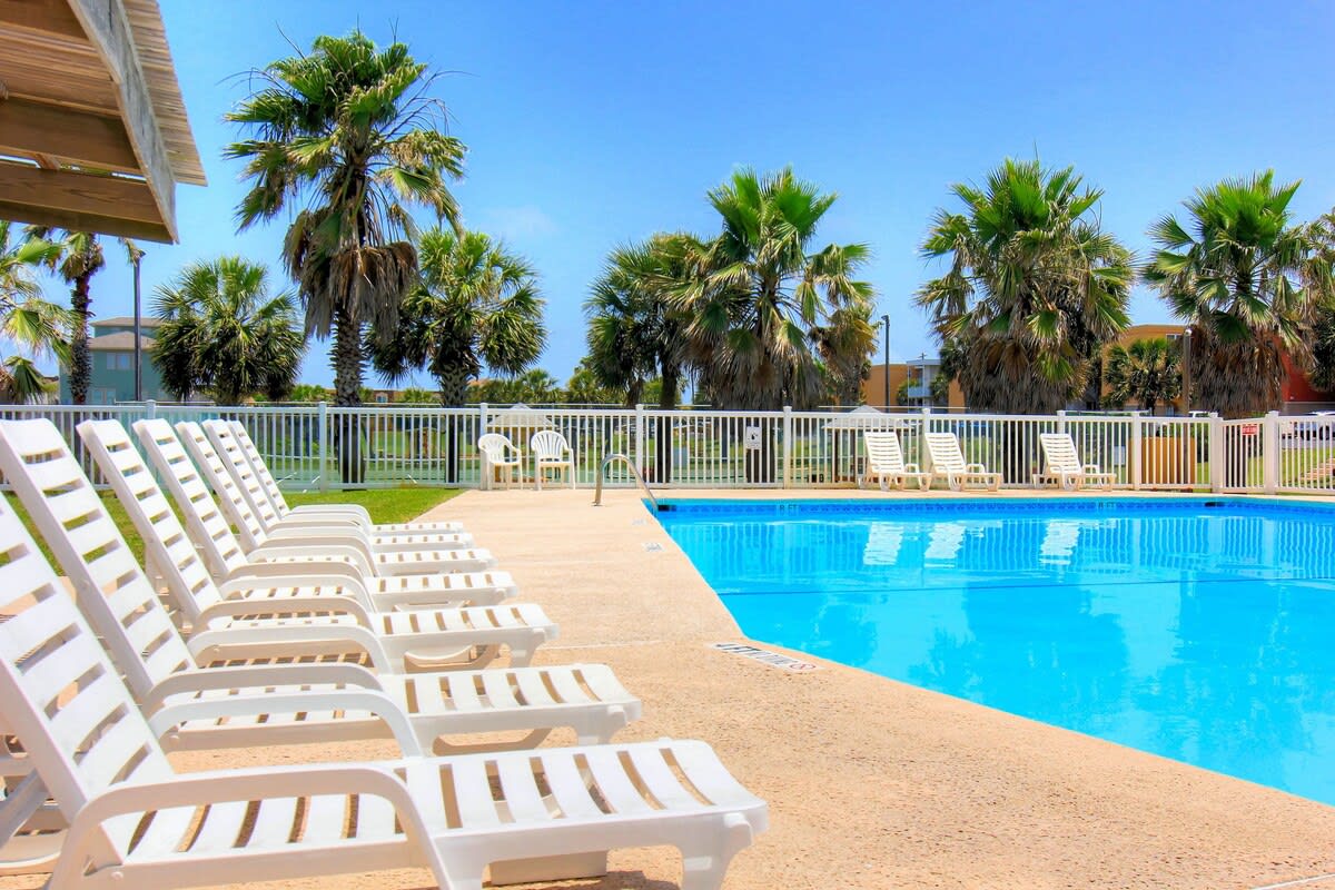 Apartment in Port Aransas property photo 2
