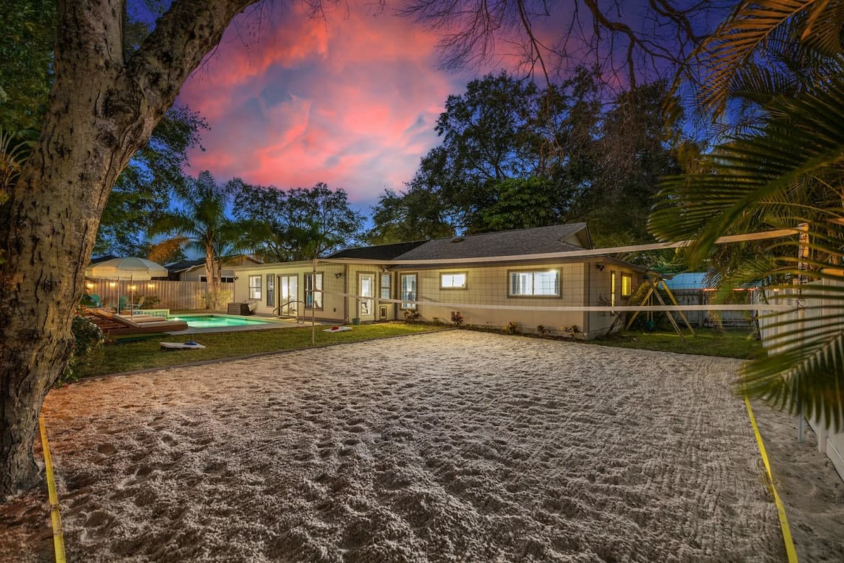 Home in Palm Harbor property photo 2