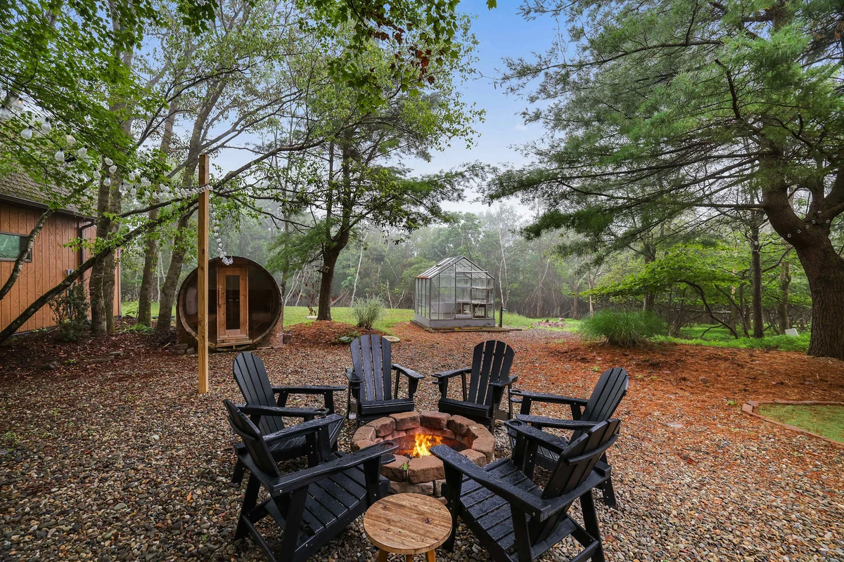 Mtn Cabin Sauna Hot Tub Fire Pit Putt Putt property photo 2