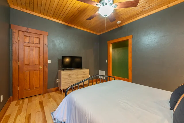 Bedroom image 1