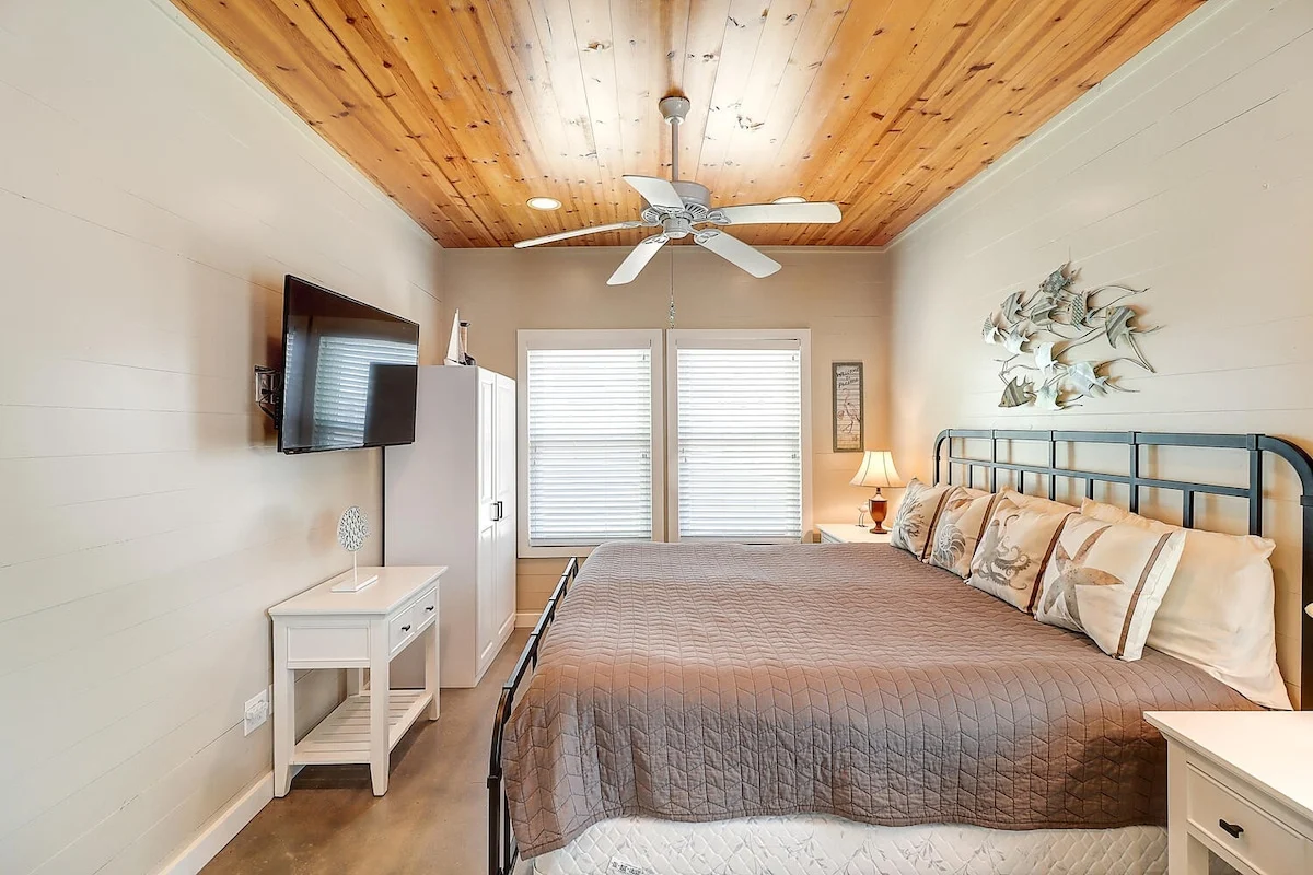 Bedroom image 1