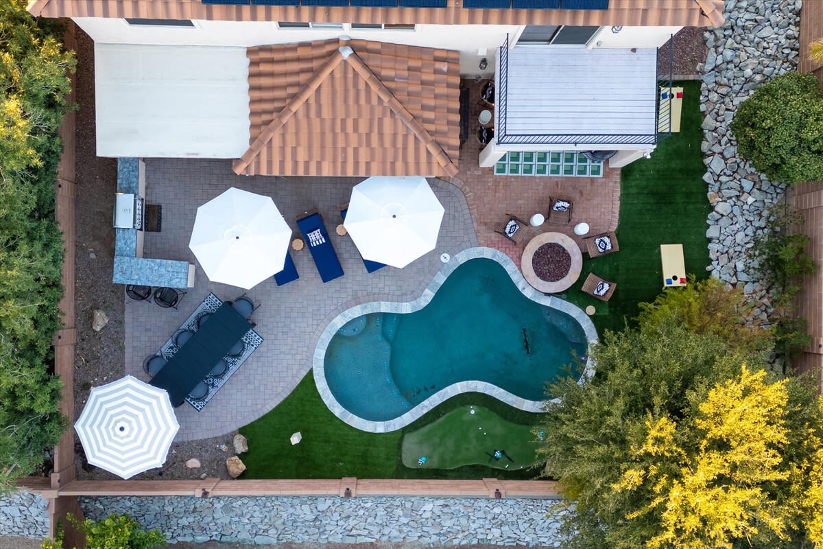 Home in Oro Valley property photo 2