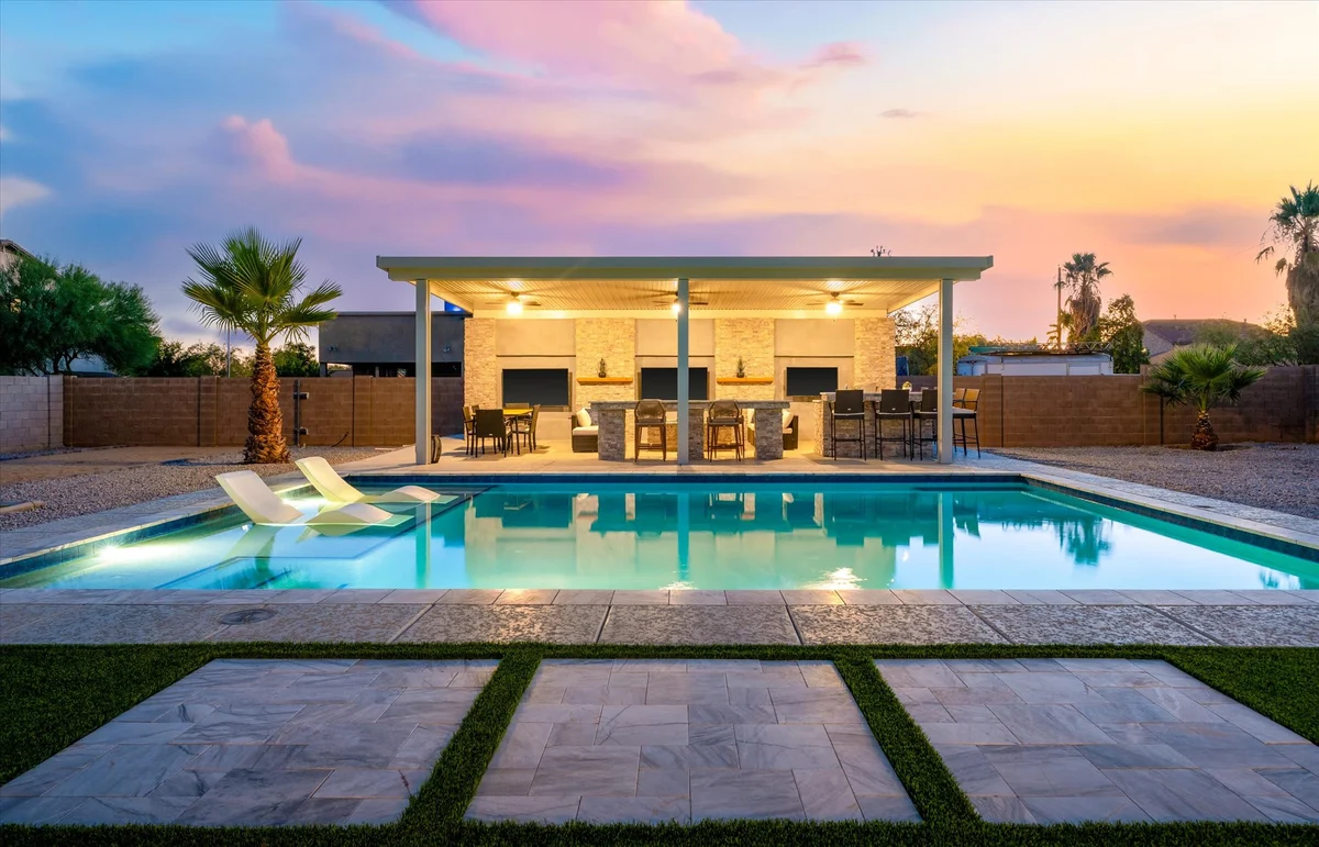 Home in Phoenix property photo 2
