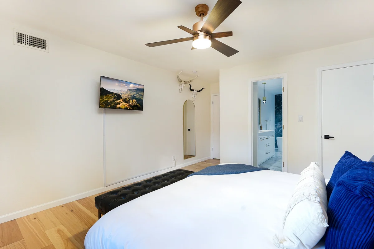 Bedroom image 1
