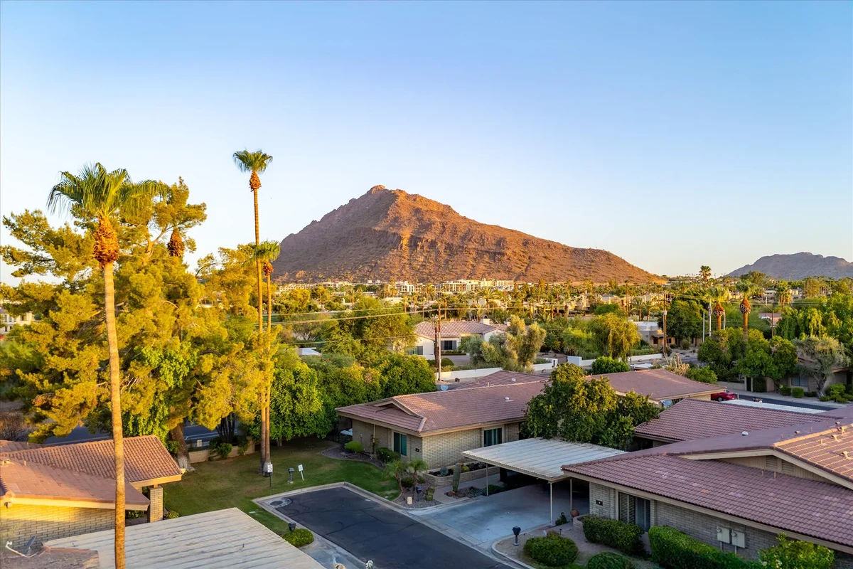 Home in Scottsdale property photo 3