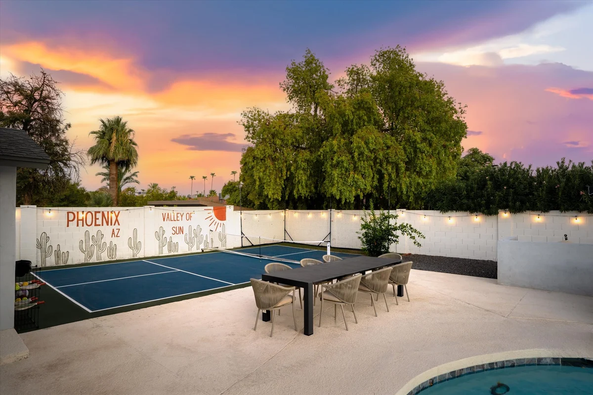 Home in Phoenix property photo 2