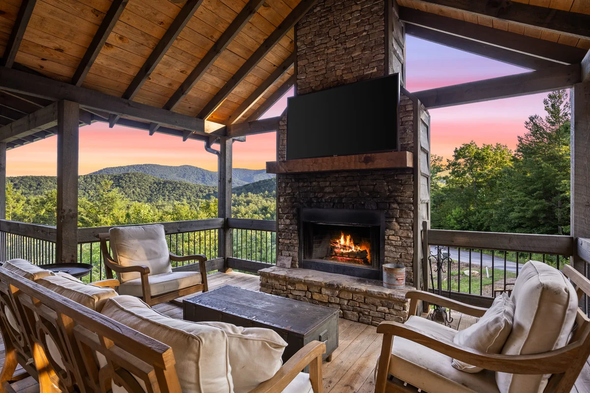 Surreal Views Outdoor Fireplace Pool Table&Hot Tub property photo 1