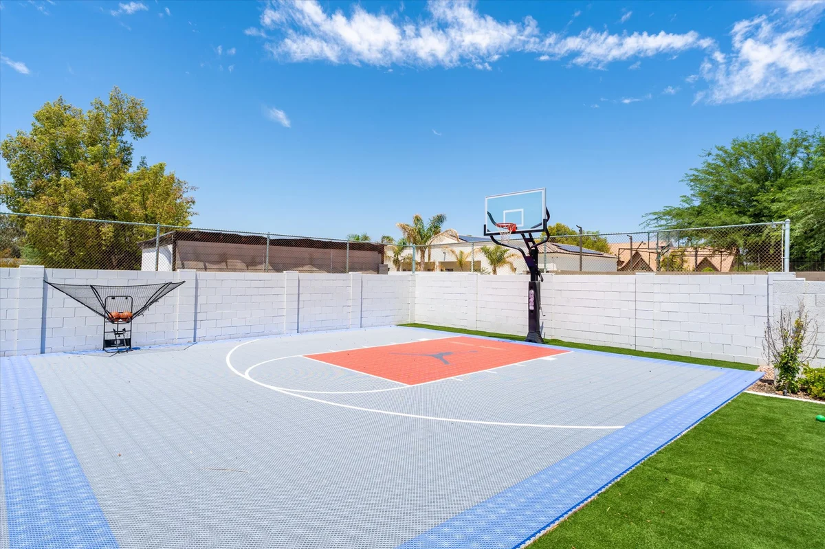 Home in Scottsdale property photo 3