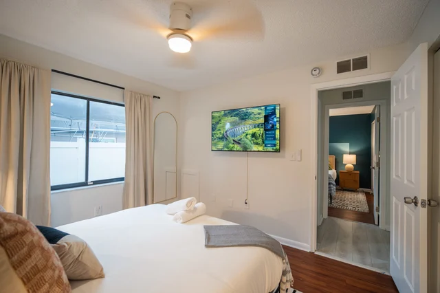 Bedroom image 1