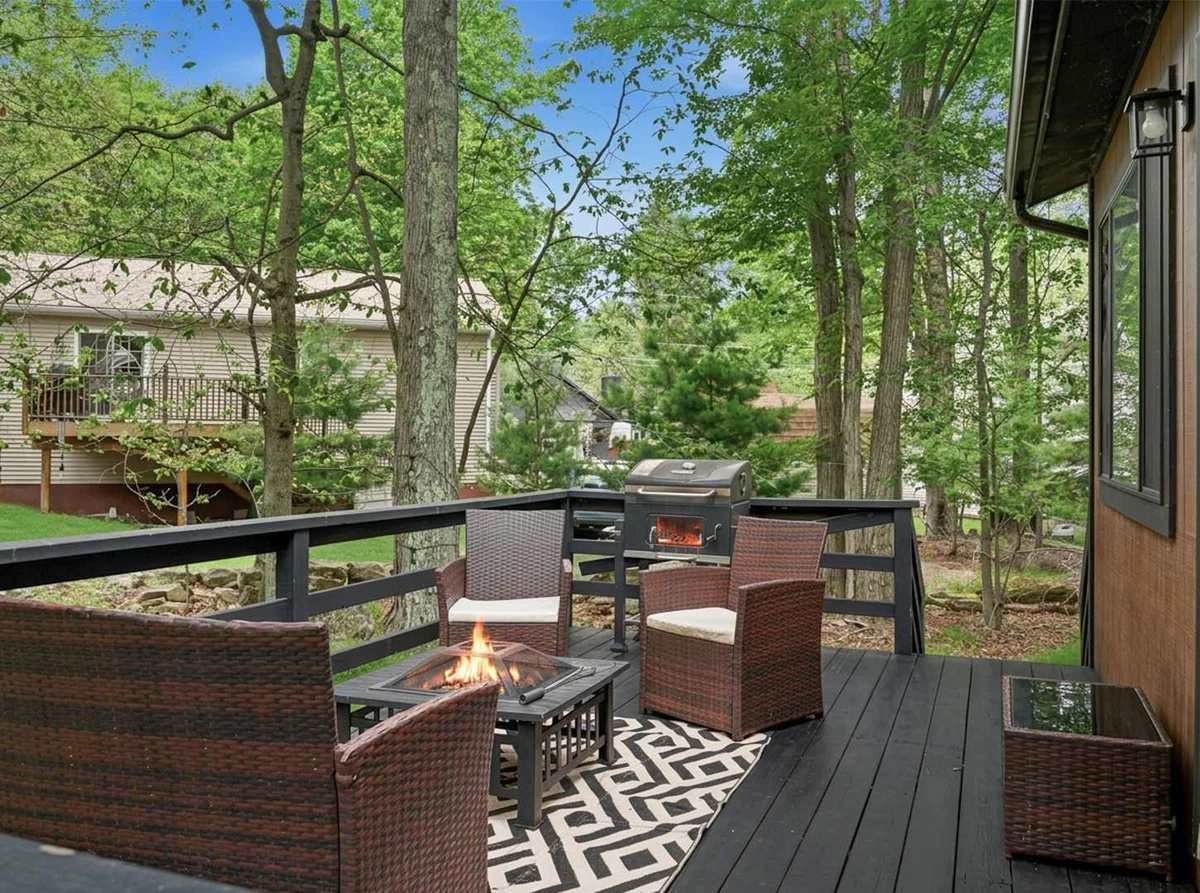 Home in Coolbaugh Township property photo 2