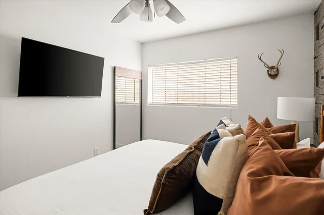 Bedroom image 1