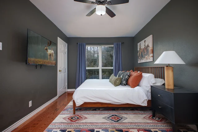 Bedroom image 1