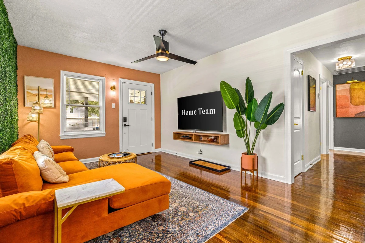 Home in Tampa property photo 3