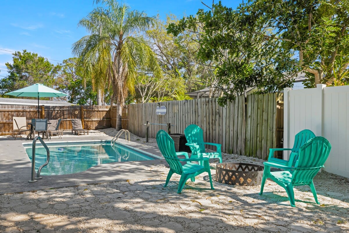 3 miles to Honeymoon Island Firepit & Pool property photo 5