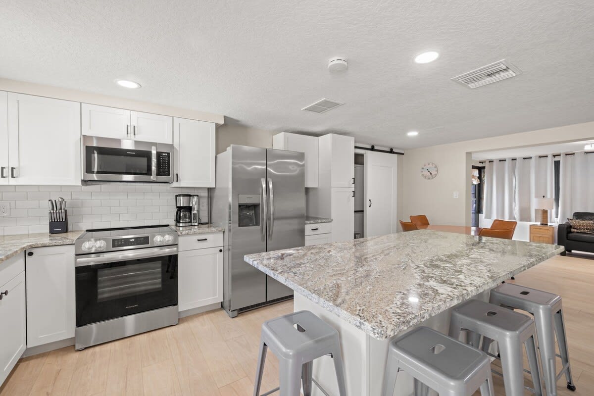 3 miles to Honeymoon Island Firepit & Pool property photo 2