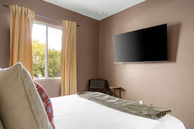 Bedroom image 1
