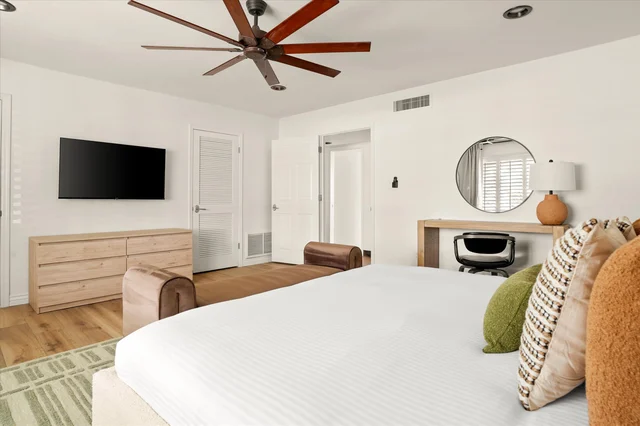 Bedroom image 1