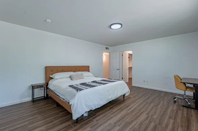 Bedroom image 1