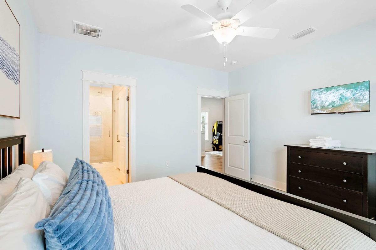 Bedroom image 1