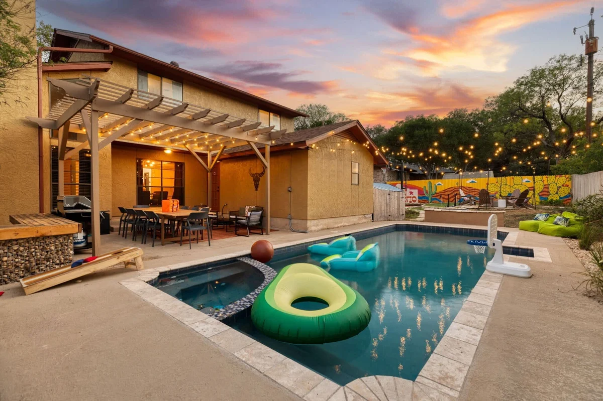 Home in San Antonio property photo 4