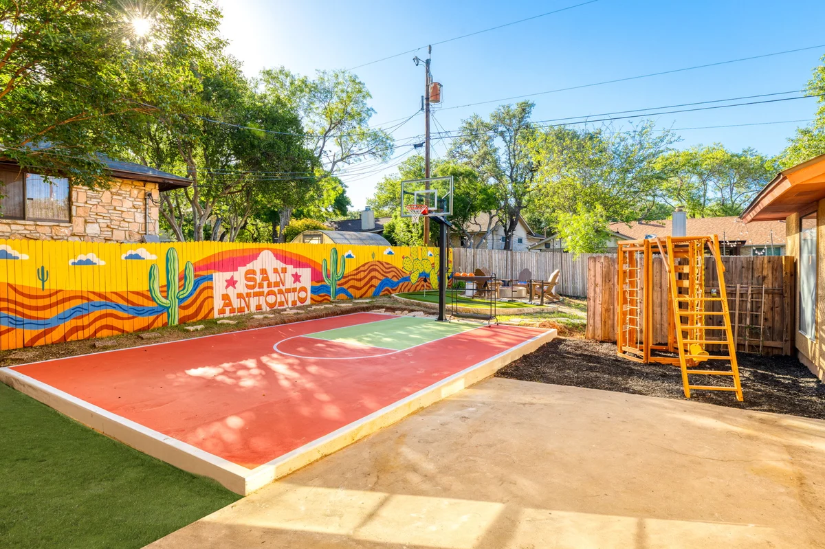 Home in San Antonio property photo 3